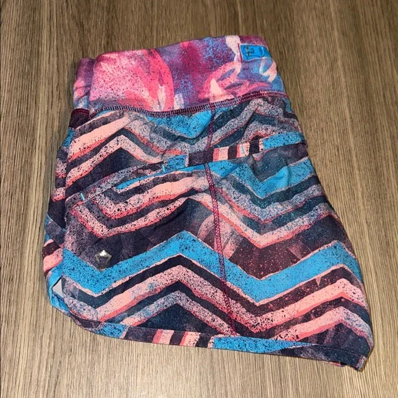 Ivivva by Lululemon Girls Size 12 Running Shorts Colorful Print Zip Pocket - Picture 12 of 12